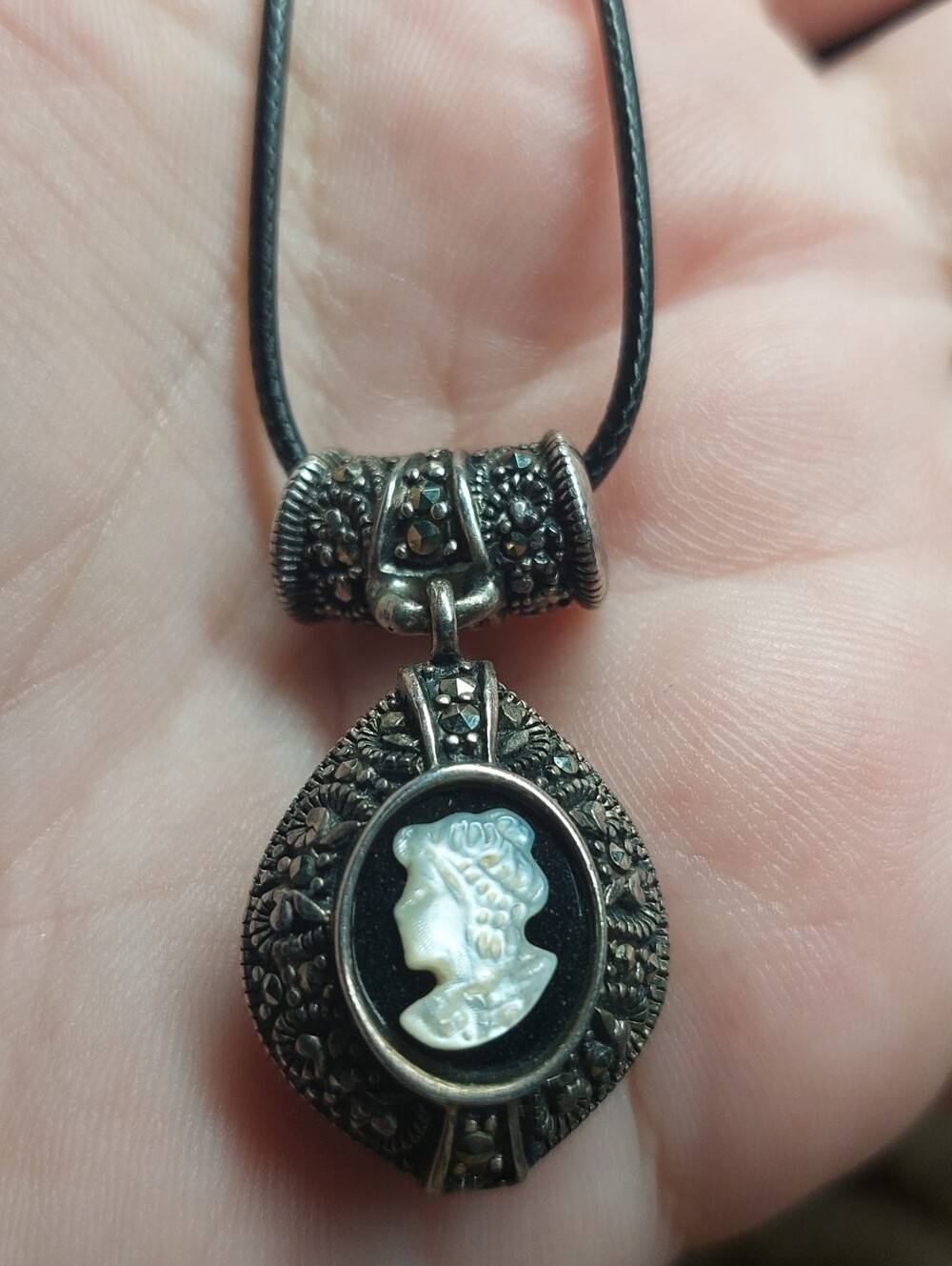Vintage Black and Silver Cameo Reversable Pendant Necklace